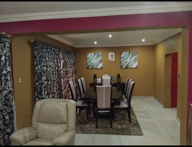 4 BEDROOM FREEHOLD FOR SALE IN WOODHILL ESTATE